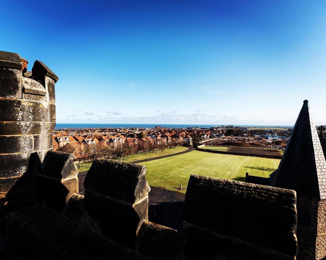 Готель Sneaton Castle Вітбі Екстер'єр фото
