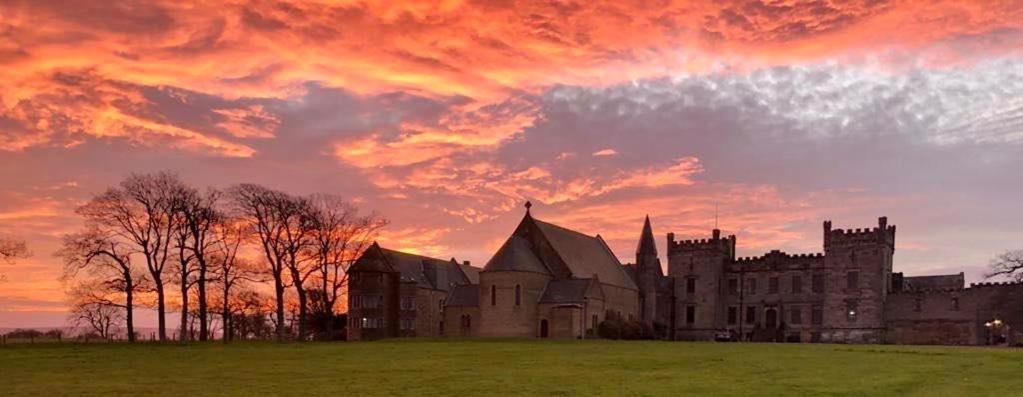 Готель Sneaton Castle Вітбі Екстер'єр фото