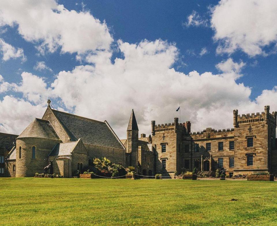 Готель Sneaton Castle Вітбі Екстер'єр фото